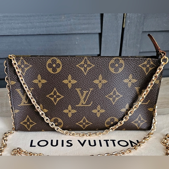 Authentic LOUIS VUITTON Monogram Pochette Crossbody - Picture 1 of 12